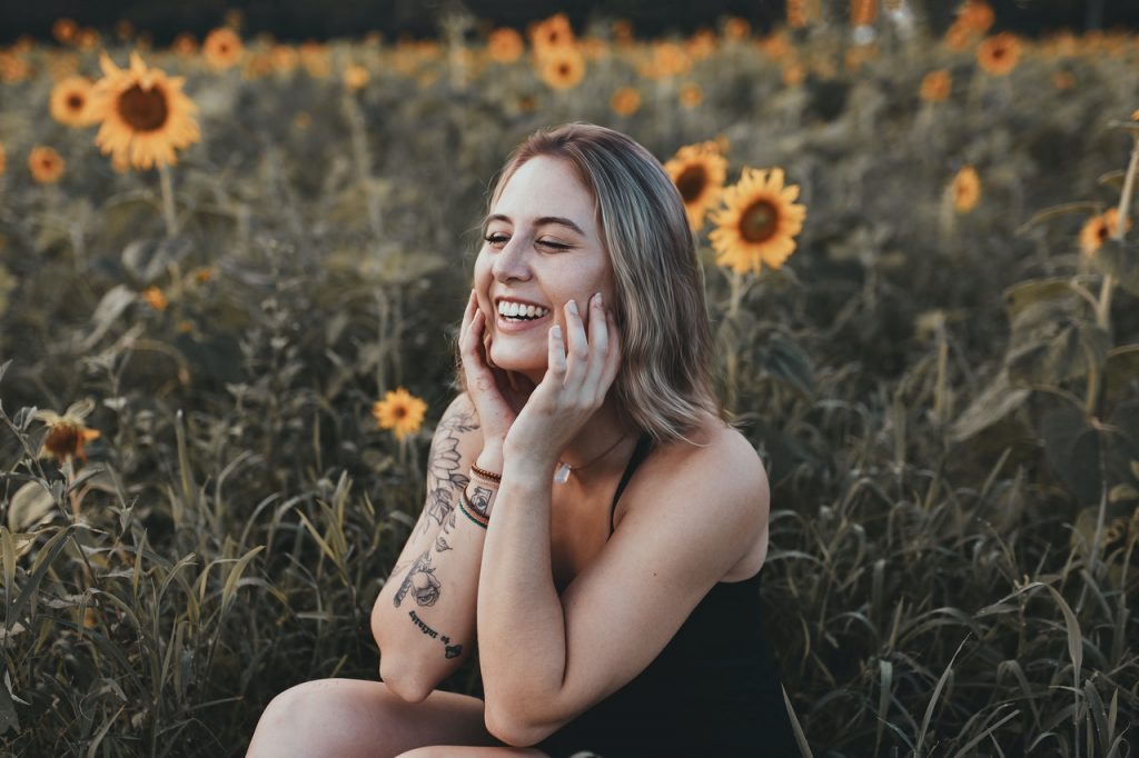 woman looking happy - benefits of being happy